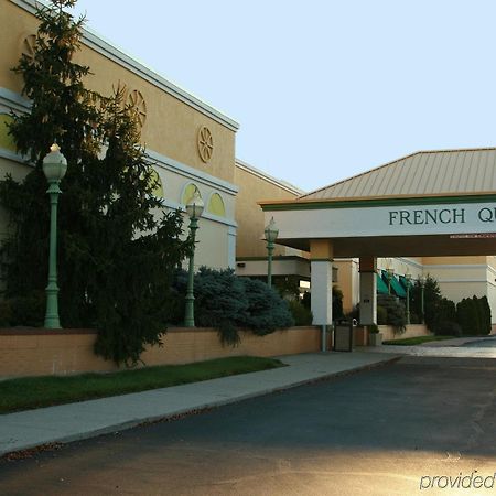 Holiday Inn Perrysburg French Quarter 外观 照片